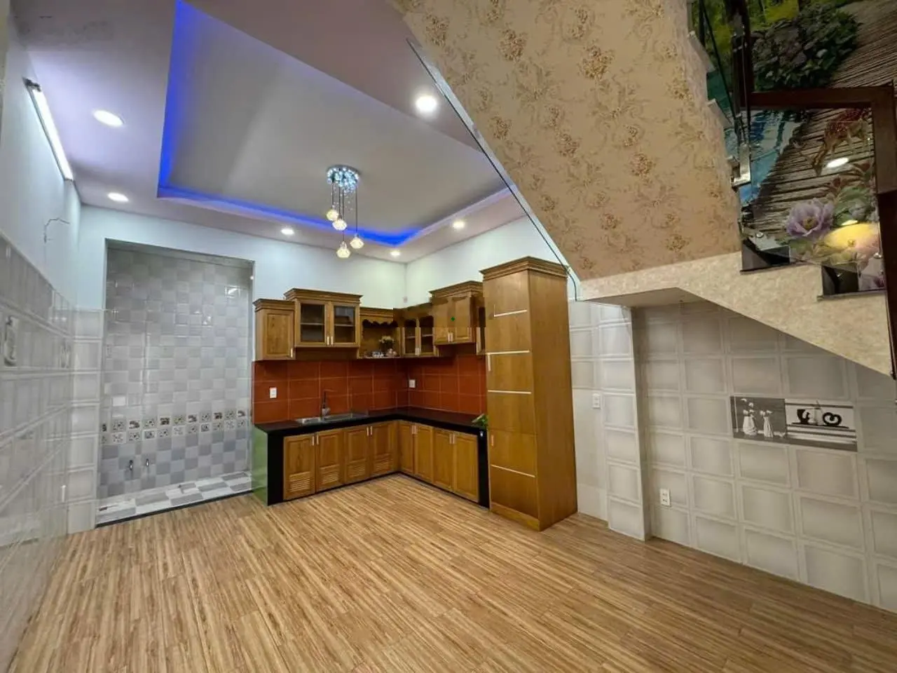 Định cư bán gấp căn nhà đường Nguyễn Phúc Chu, P. 15, Quận Tân Bình. Hẻm lớn 6m ô tô