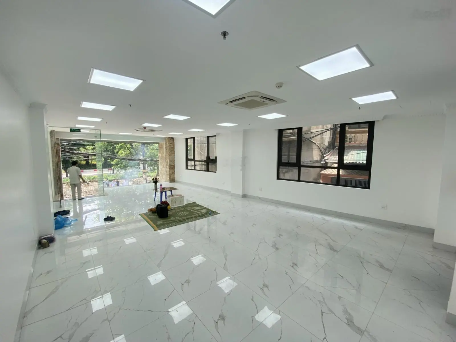 Chính chủ cần bán toà nhà 9 tầng tại Hoàng Quốc Việt, diện tích 126m2, lô góc. Giá 51 tỷ