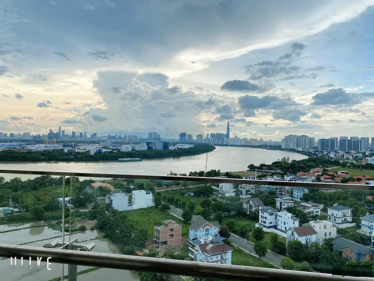Siêu hot, 2PN - 80m2 đã có sổ hồng, view sông SG quận 1 và LM81 giá chỉ 4.6 tỷ, 0782 543 *** Phú