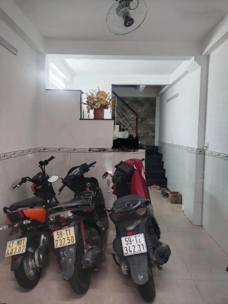 CHỈ 5,7 TỶ NHÀ 5 TẦNG ,25M2,NGANG 3 dài 8, GẦN MẶT TIỀN NGUYỄN TRÃI QUẬN 5