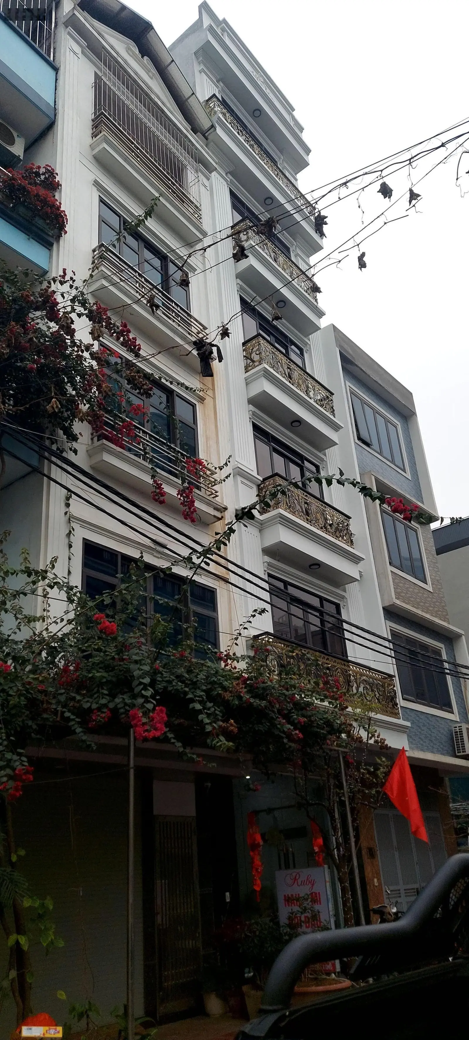 Cc bán gấp nhà 7 tầng thang máy,phân lô vỉa hè đá bóng,ôtô chạy vòng tại Vạn Phúc Hà Đông.