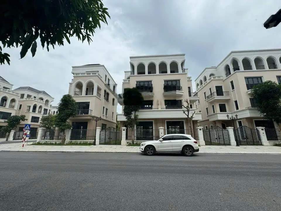 Tôi cần bán lại căn biệt thự song lập ở khu Cọ Xanh, view công viên tại Vinhomes Ocean Park 2