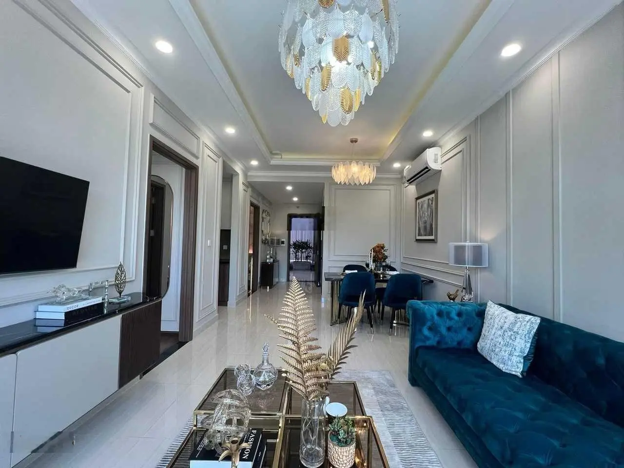 Cần bán gấp căn hộ chung cư Melody Linh Đàm. Diện tích 74m2, vay LS 0% trong 24 tháng, giá 4.050tỷ