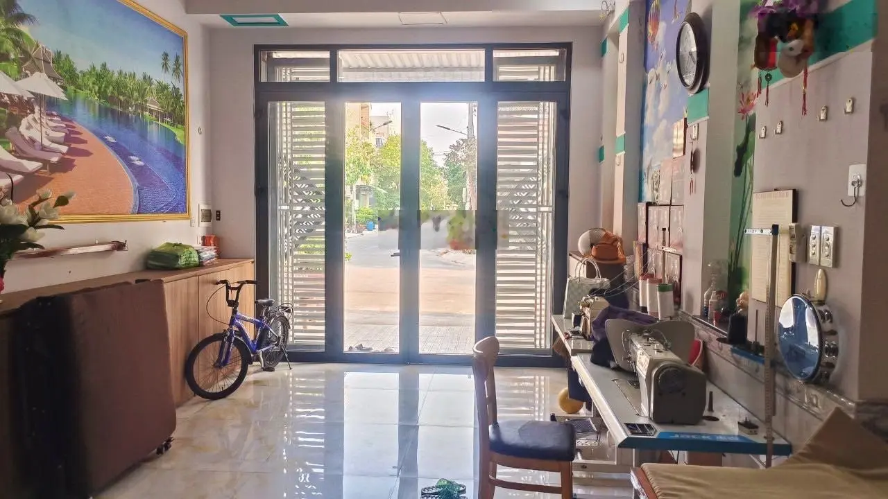 3 tỷ 950 nhà lầu trệt Vincom Dĩ An