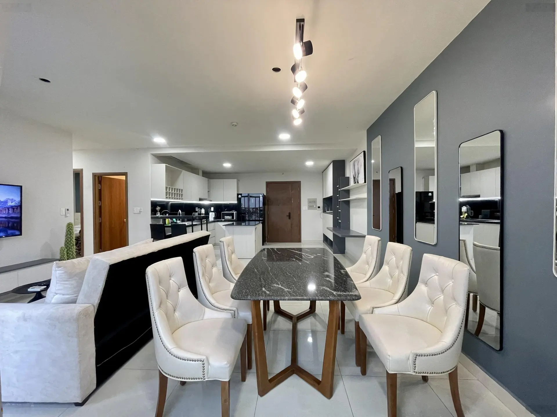Cần bán căn hộ Grand Riverside 3PN giá 5.5 tỷ bao thuế DT: 104m2, đường Bến Vân Đồn, Q4 view Q1