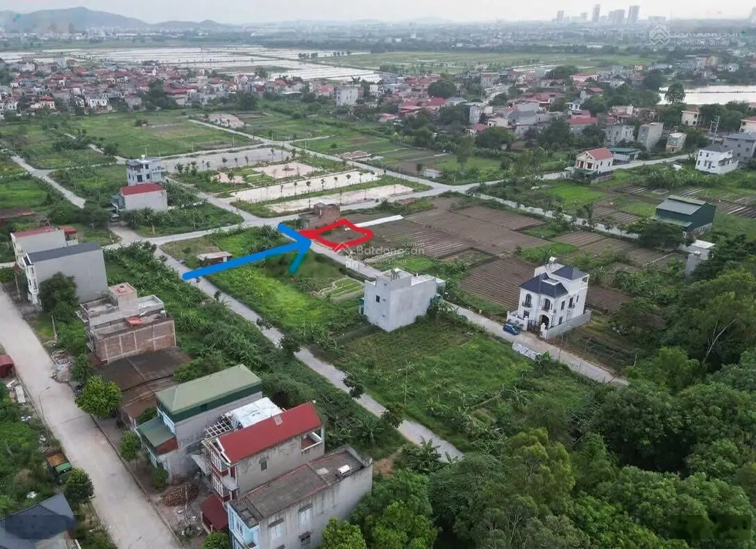 Đất trong khu giãn dân, diện tích 160m2, mặt tiền 10m, đường rộng 8m, tiện ích gần trường học, chợ