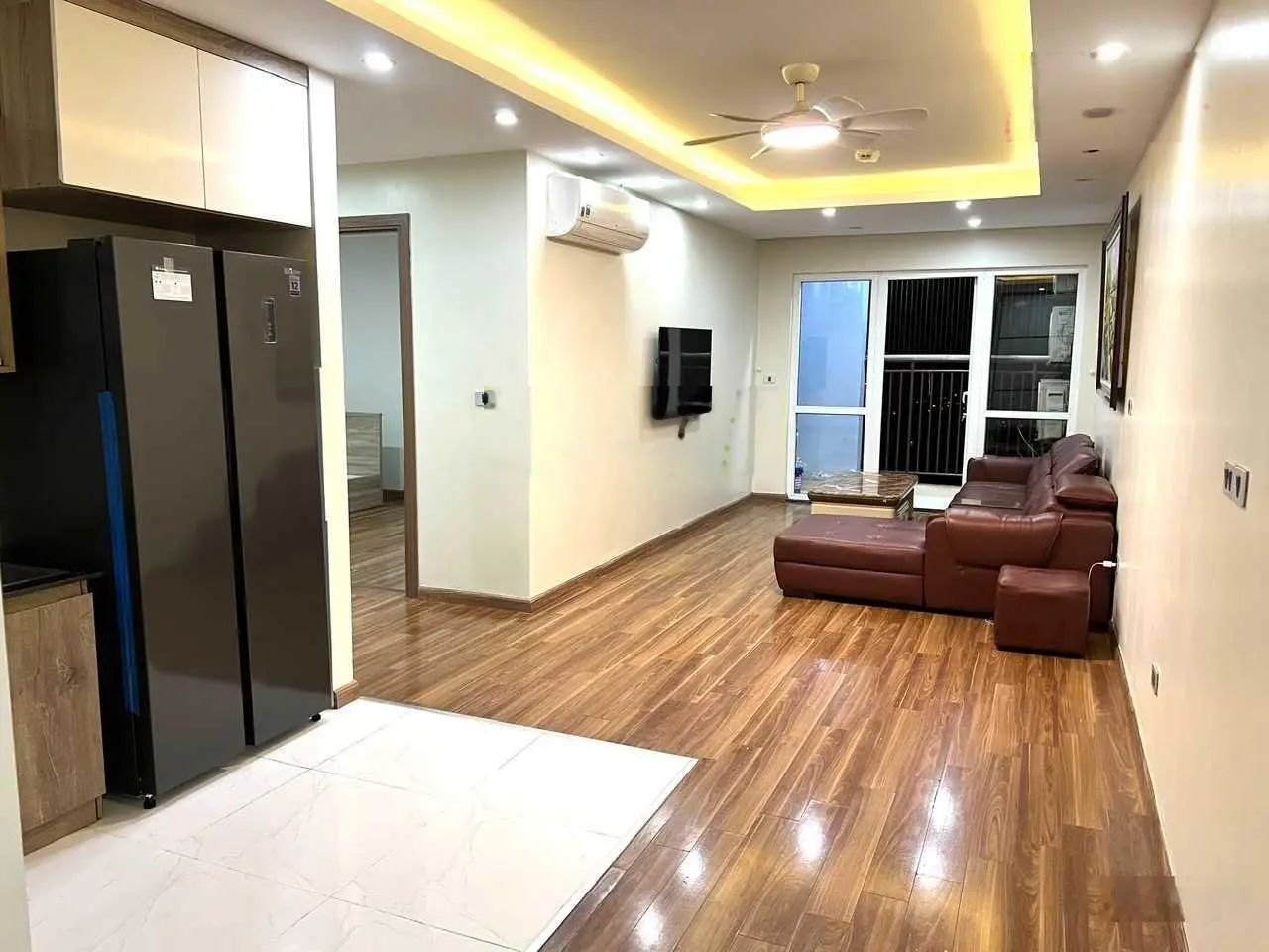 Chính chủ bán CH 2 ngủ 2 WC full NT đẹp, hiện đại đã có sổ đỏ chung cư FLC Đại Mỗ. LH 0973 577 ***