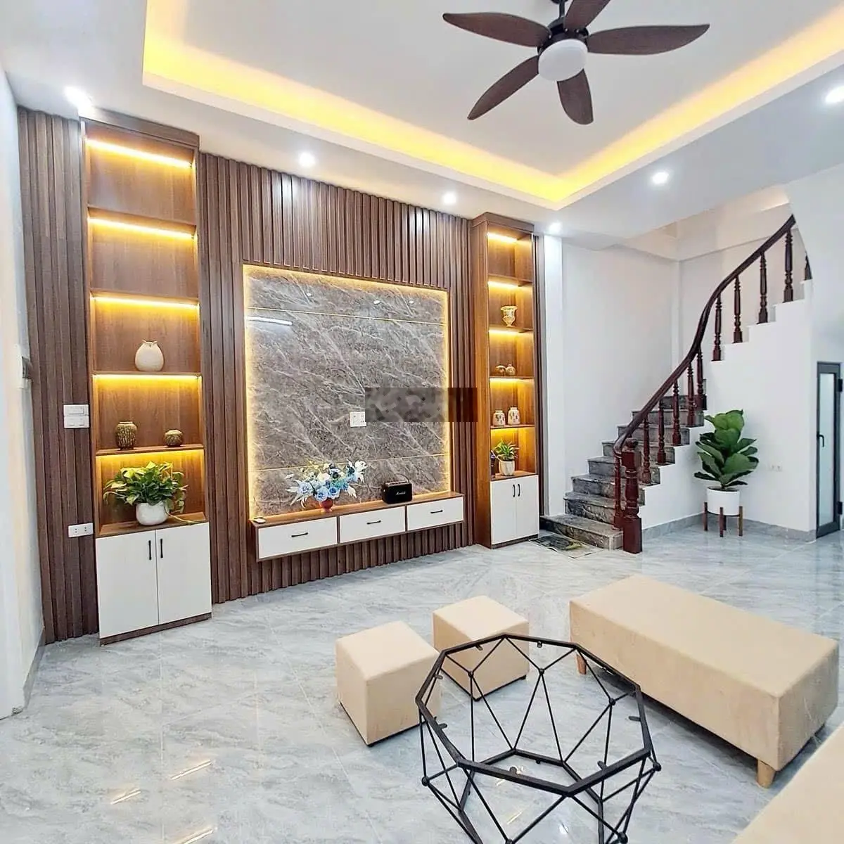 Bán nhà ngõ 132 Cầu Giấy - 37m2 - 5 tầng TK thông sàn full nội thất - lô góc ôtô đỗ cửa 50m ra phố