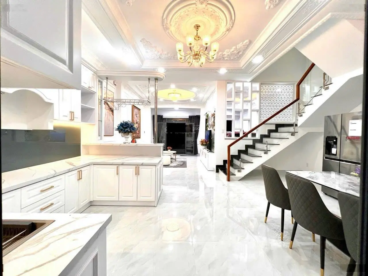 Chính chủ bán nhà sổ riêng 81m2 hoàn công 4 tầng full nội thất KDC Green Riverside gần Quận 7