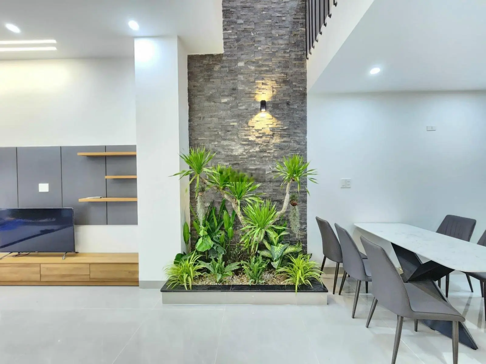 Hot! Bán gấp nhà đường Nguyễn Trọng Tuyển - Tân Bình. DT 42m2