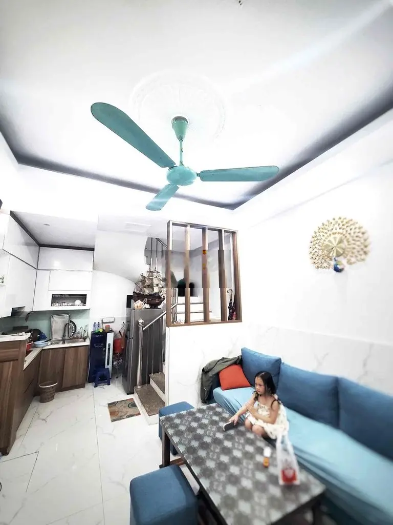 Cực hiếm, phân lô ba bước ra ô tô Định Công, 3 ngủ, 30m2 5 tầng 3.X tỷ