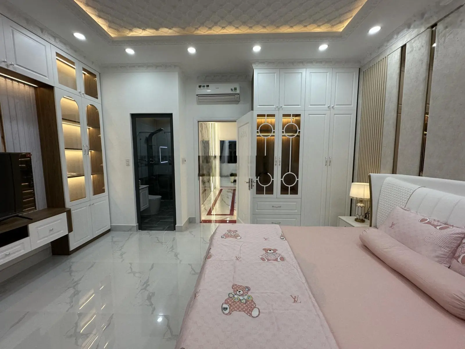Siêu phẩm nhà phố tân cổ điển [9 tỷ 2]- chỉ cách quận 7 5 phút di chuyển!