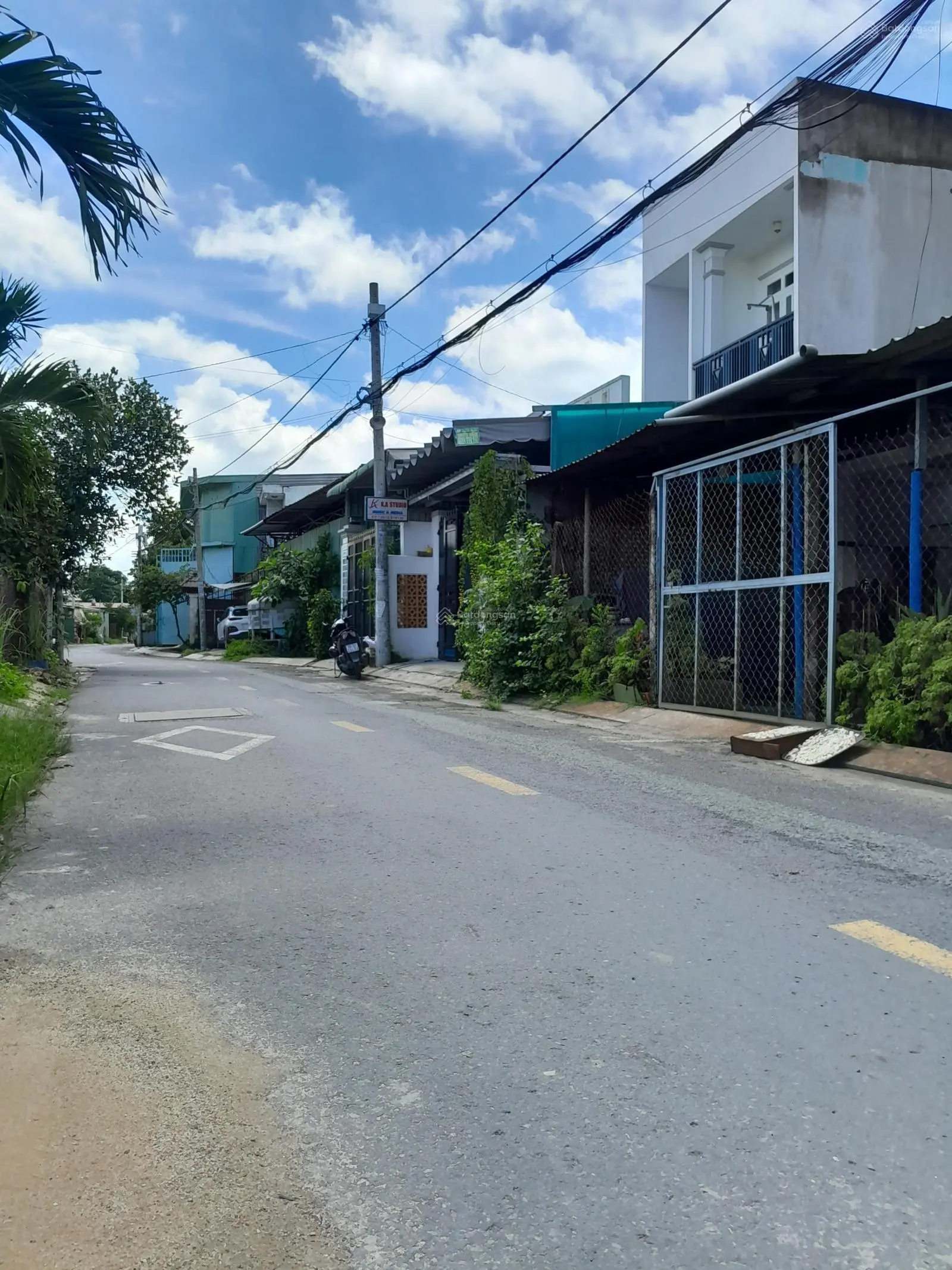 Mặt tiền đường nhựa Xã Xuân Thới Sơn,Bán nhà 2 tầng,DT: 5 x 19 (nở hậu: 5,72m - CN: 102,8m2)