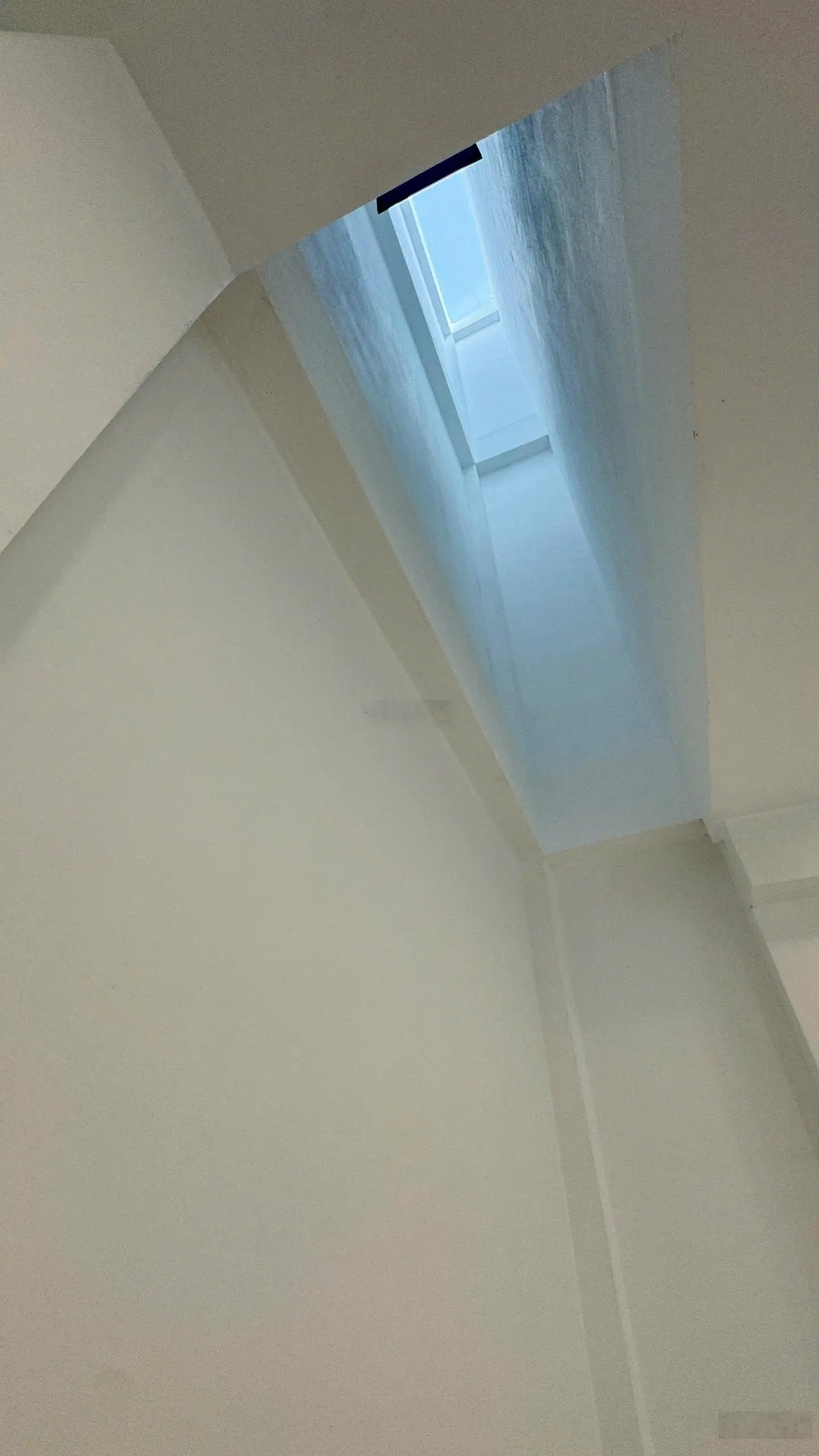 Mình chính chủ bán căn nhà mới xây 3 tầng 42m2 sân 16m,ô tô đỗ sân, sát vành đai 4, nội thất cơ bản