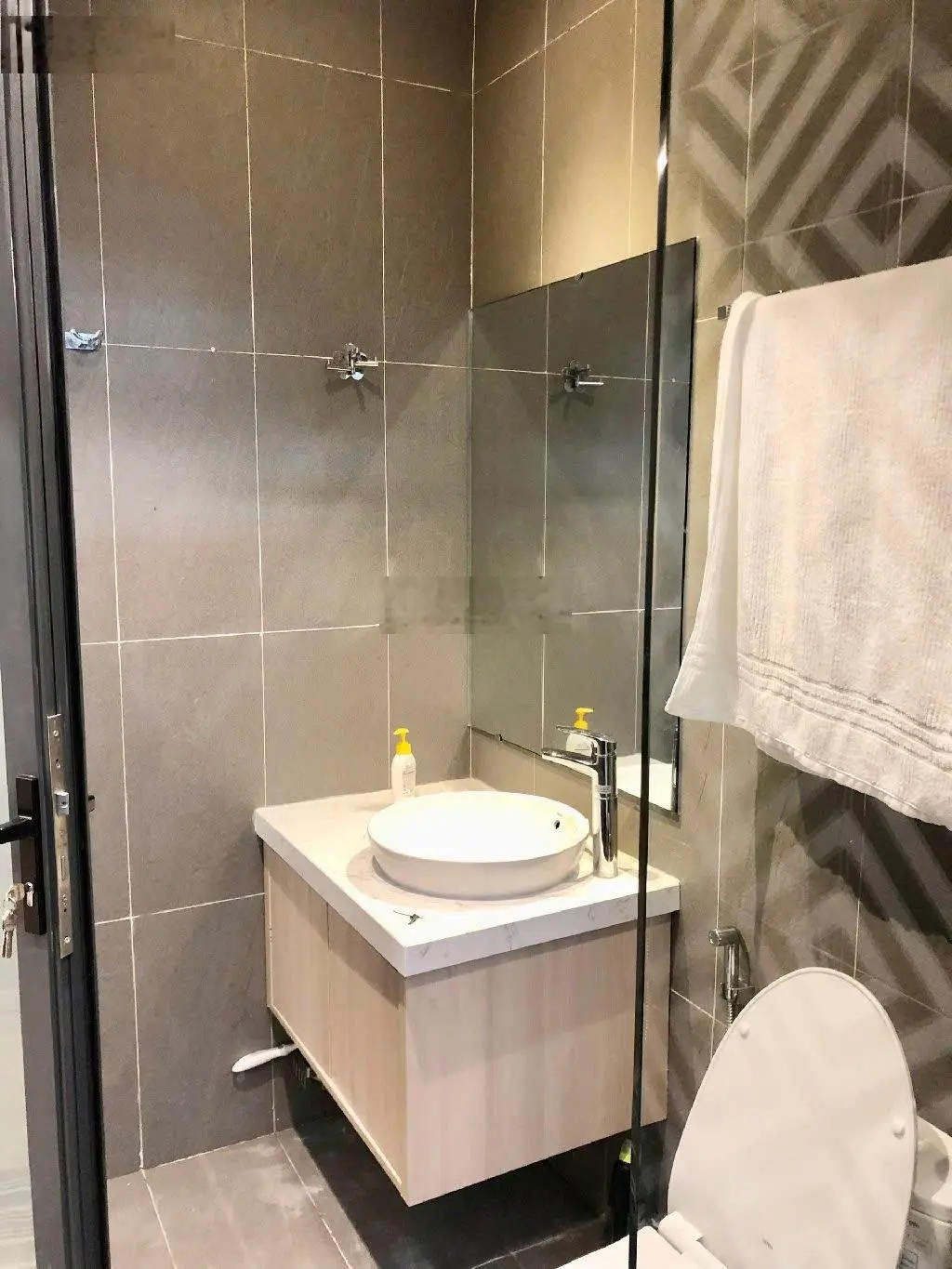 Bán nhà 3 tầng siêu đẹp đường Dương Lâm bên sông Hàn, full nội thất mới xịn giá rẻ bán nhanh