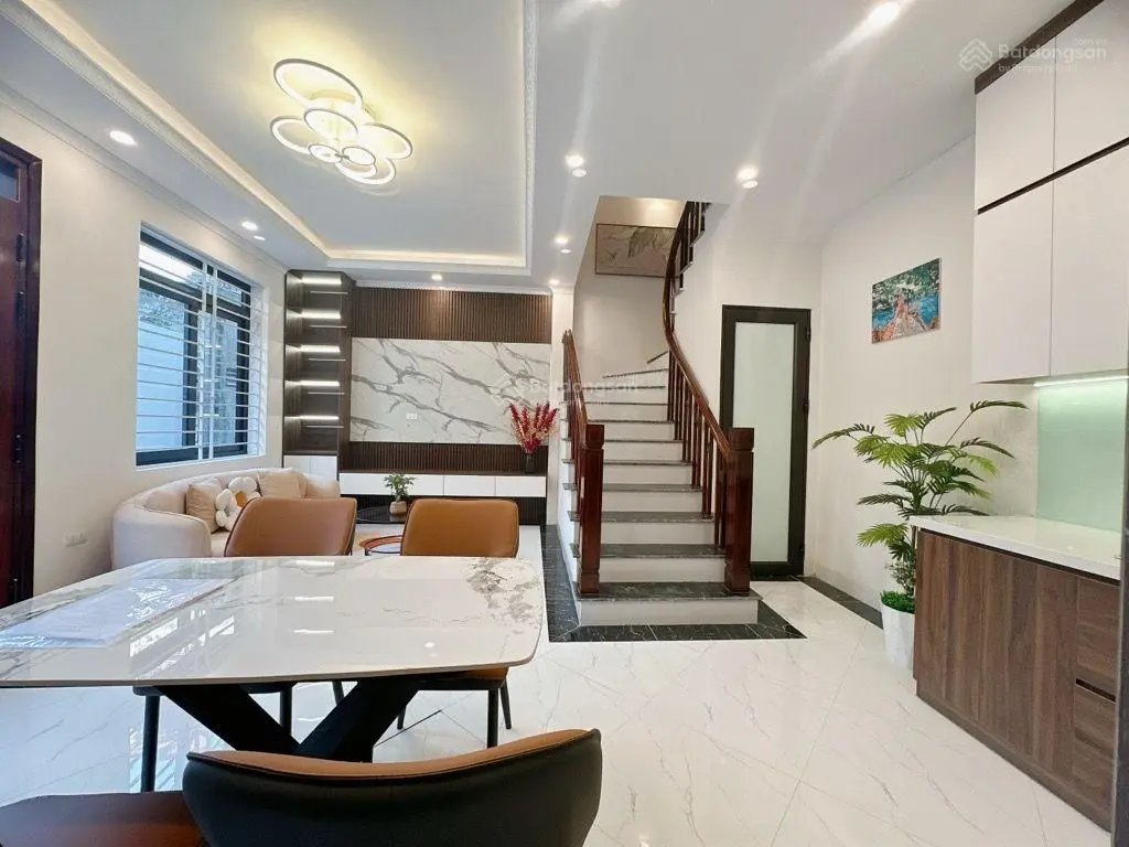 Bán nhà Việt Hưng DT 44m2 x 5 tầng, 6.8 tỷ, lô góc