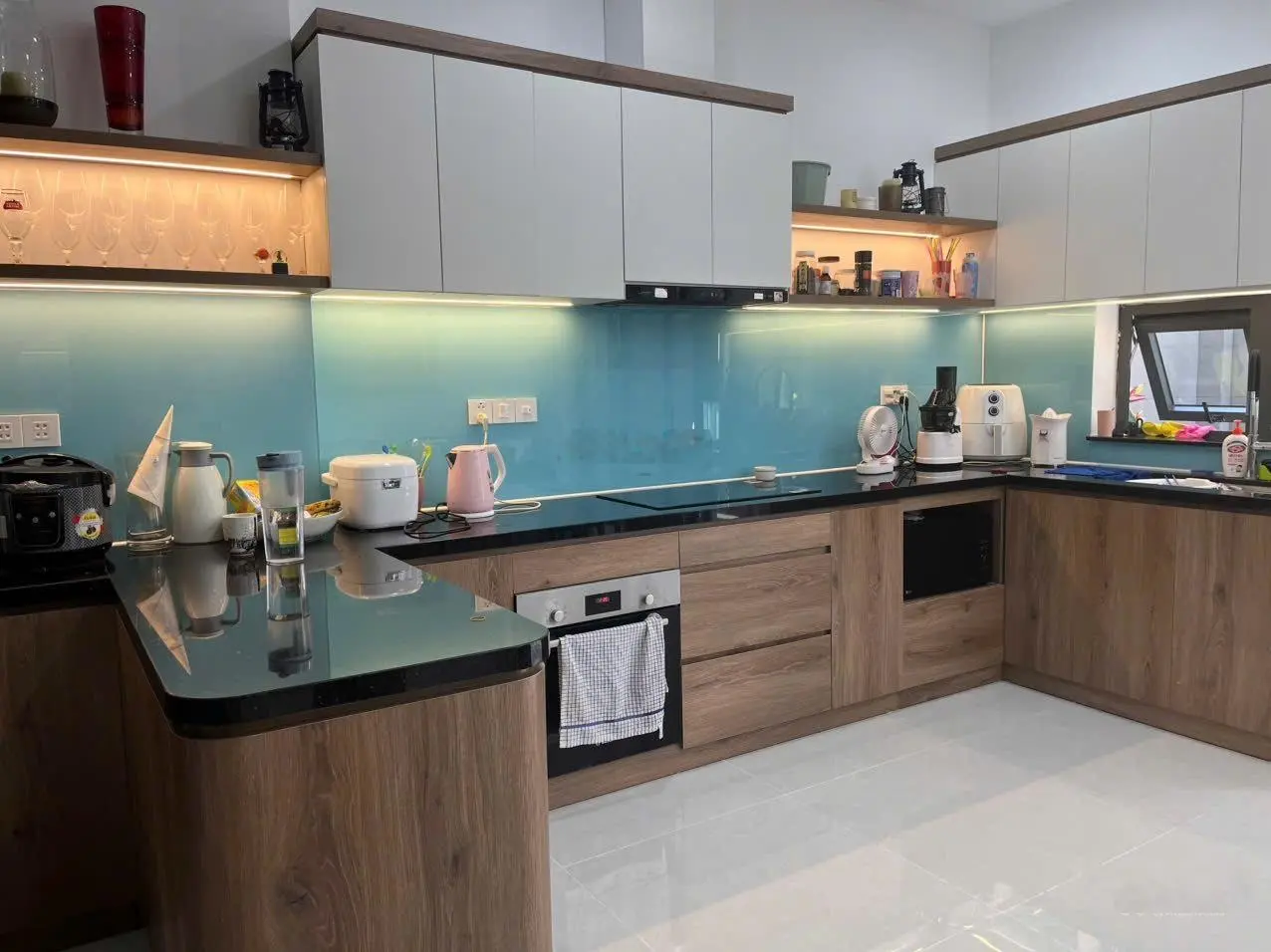 1 căn duy nhất hướng Đông Nam. Nhà mới xây hoàn thiện full nội thất gần hồ bơi gói 8