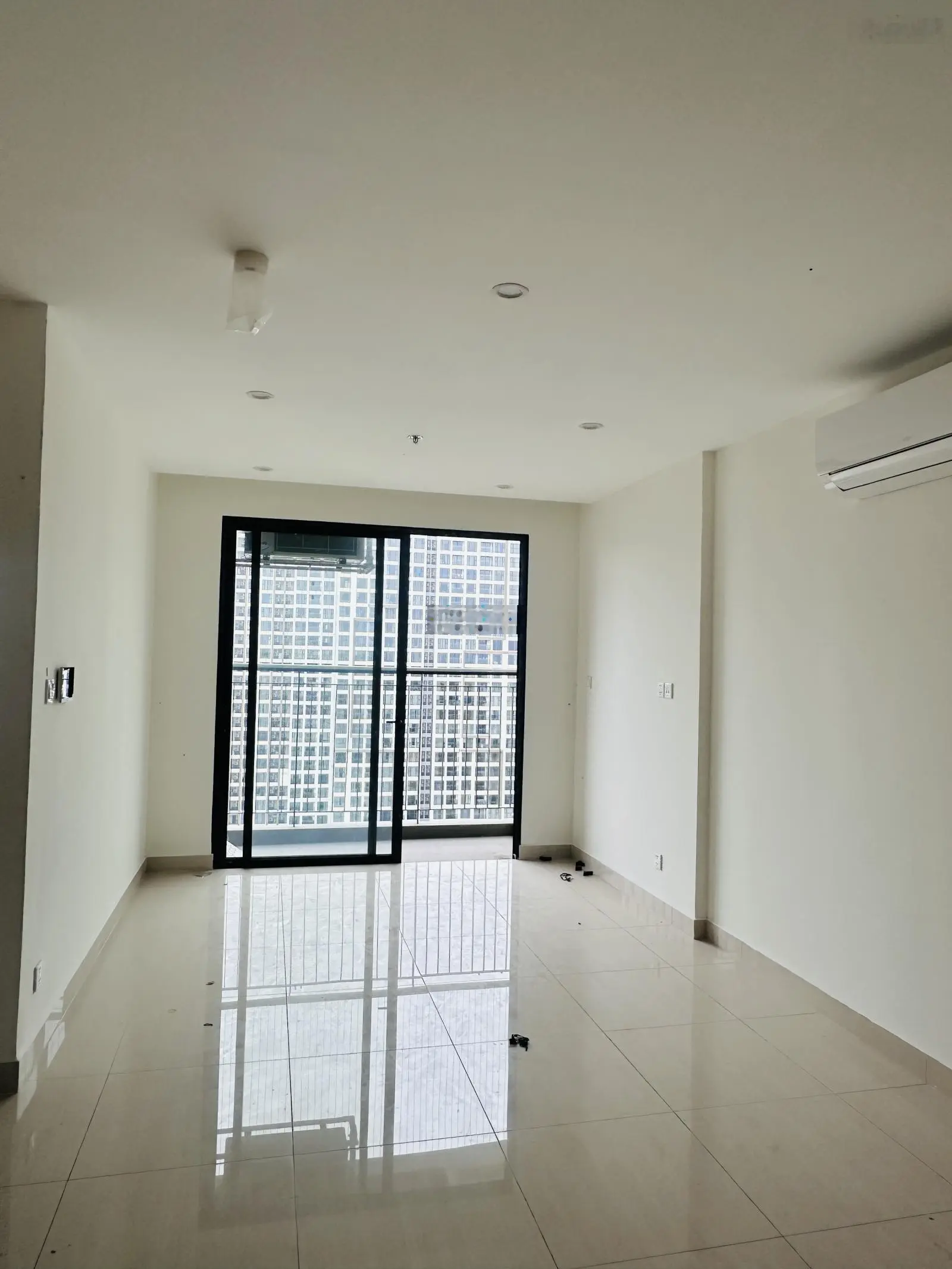 Bán nhanh 1PN + 52m2 The Origami Vinhomes Grand Park giá 1.980 tỷ bao thuế phí. Đơn giá chỉ 38tr/m2