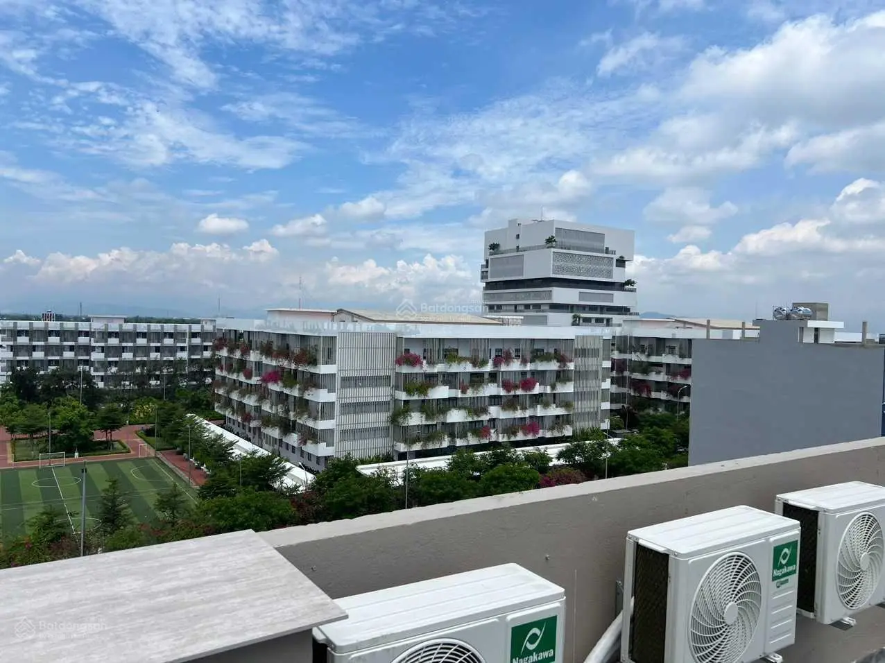 Bán tòa căn hộ 6 tầng 15 phòng căn hộ ngay đối diện Đại Học FPT, thu nhập tốt, mới xây
