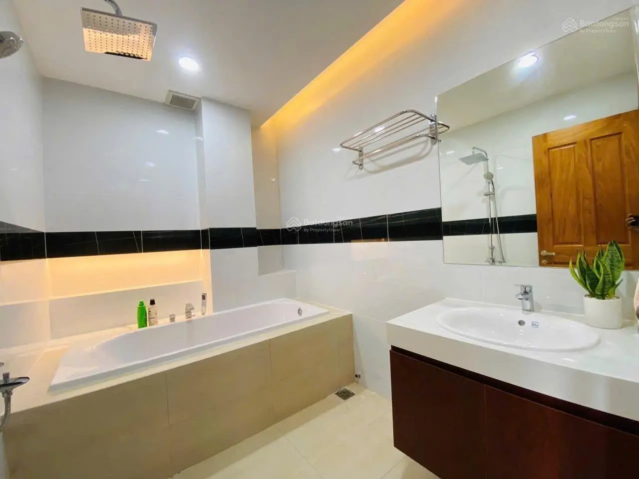 Bán nhà Hiệp Phú - Quận 9 - 147M2 - Nhà 4 Tầng - Ngang 6M - Đường Nhựa 10M - gần Vincom Lê Văn Việt