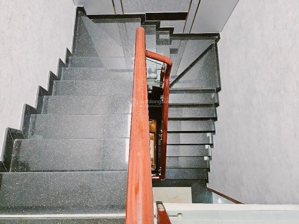 Đi nước ngoài định cư bán gấp nhà ở đường Bạch Vân, phường 5, quận 5, giá 2 tỷ 750 triệu