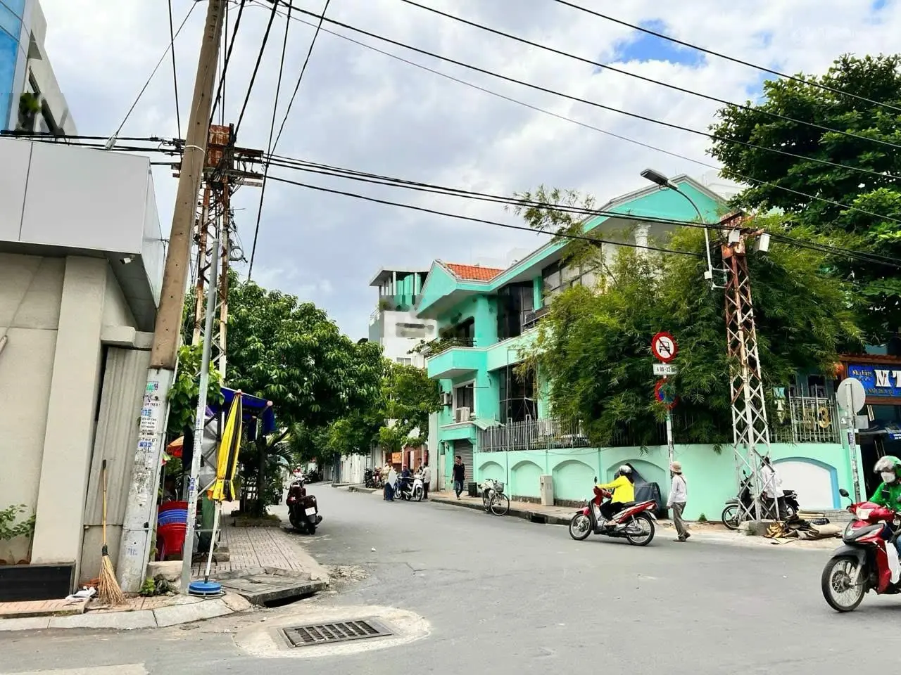 Bán Căn Góc 2 mặt tiền 53 Trần Nhật Duật - Trần Khánh Dư , Q1. DT: 10x20m 3 lầu 1,7 tỷ/năm 60 tỷ