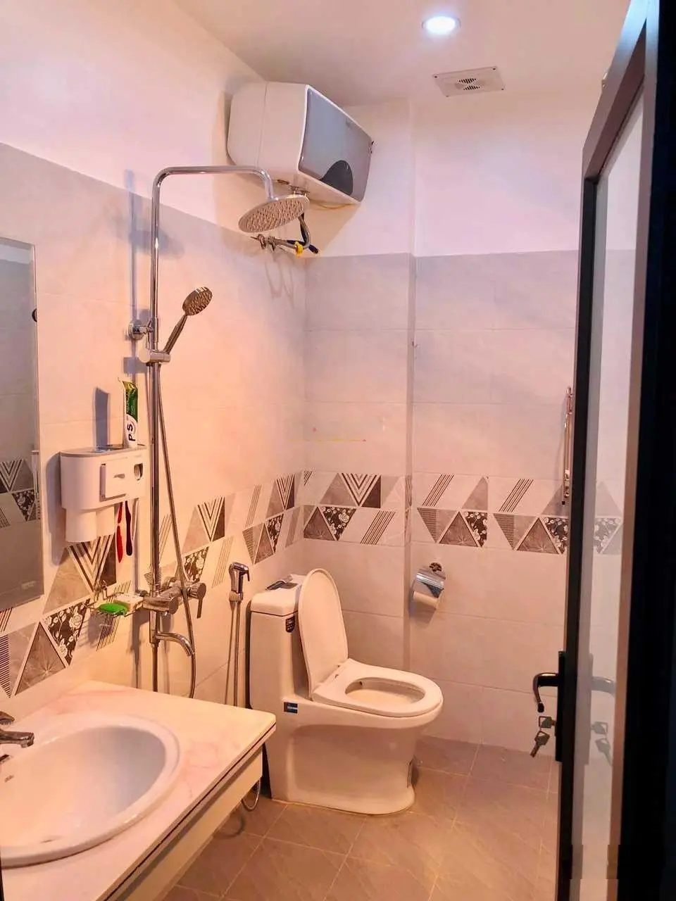 Cần tiền chủ bán gấp nhà 3 tầng Tổ 8, thị trấn An Dương, cách trung tâm Rế 300m, 56m2, giá 2,59 tỷ