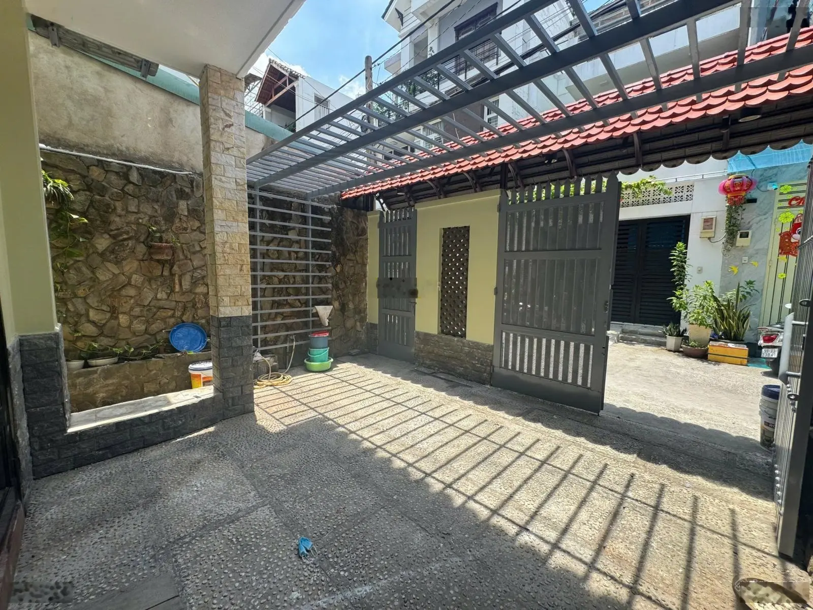 Nhà Trệt Lầu gần Nhà Thờ Fatima, Đại Học Luật- Hiệp Bình Chánh Thủ Đức. Đầy đủ tiện ích, có sân.