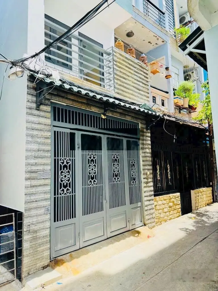 Bán nhà khu phân lô ngay cầu CalMet sát quận 1