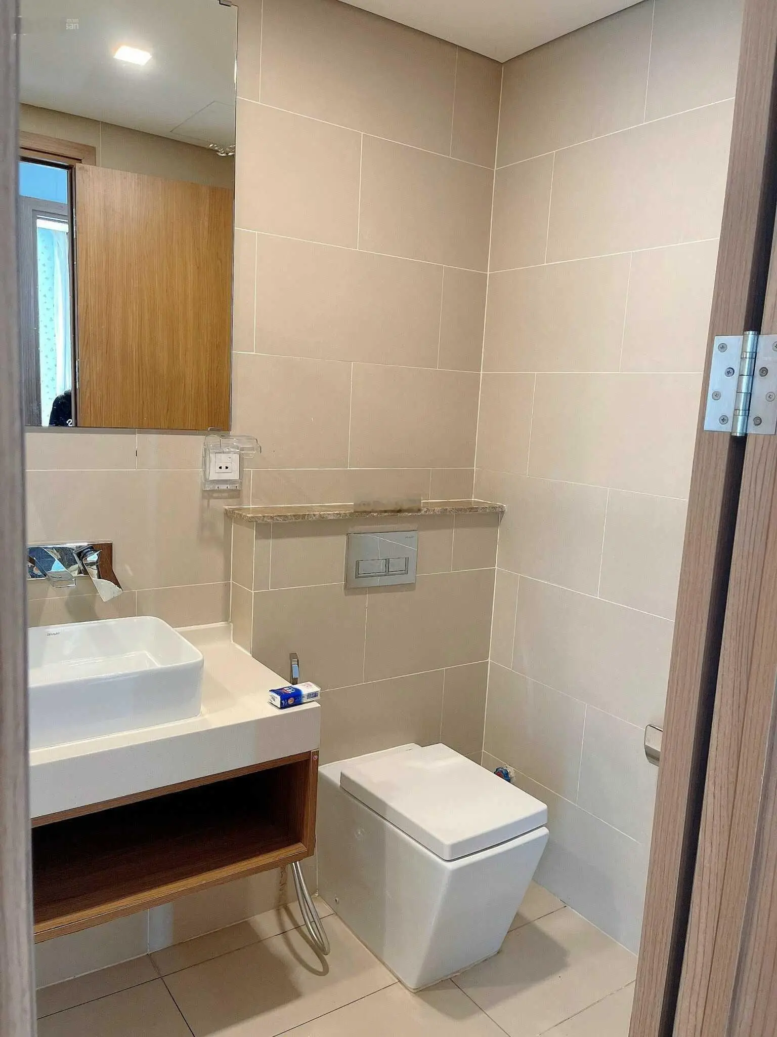 Chính chủ cần bán gấp căn góc 2 view thoáng mát 87,6m2, 2PN, 2WC, giá 5 tỷ nội thất y hình