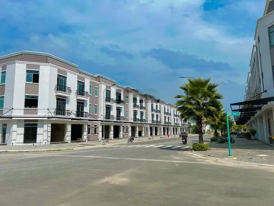 Bán shop house 6*16m - 1 trệt 2 lầu - 3ty8 mặt tiền đường trục chính