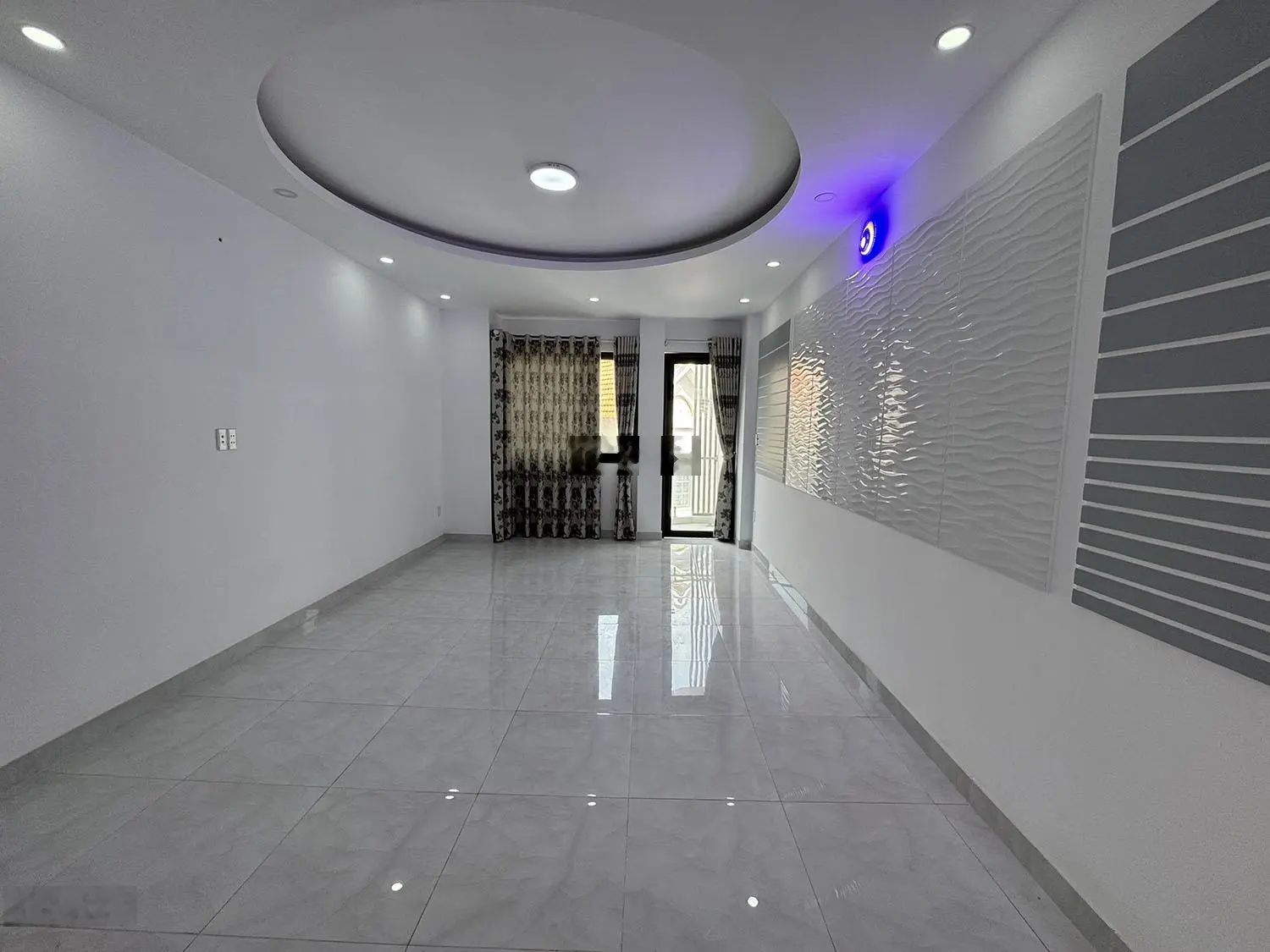Nhà phố Trệt,3 lầu, sân thượng, mới 100%, 4 phòng ngủ, hẻm xe hơi đổ cửa khu VIP Nguyễn Thượng Hiền