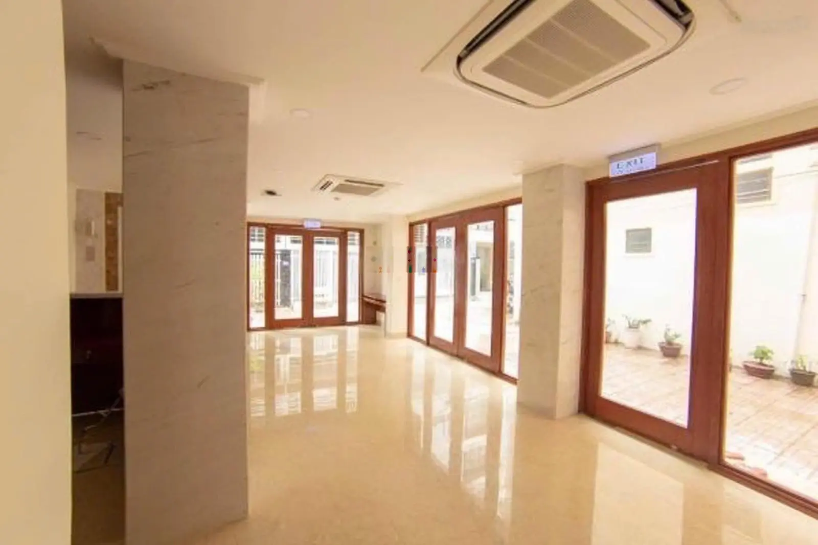 Cần bán khách sạn 7 tầng khu Quân Trấn (khu phố Tây sầm uất) - Giá chỉ 17tỷ (thương lượng)