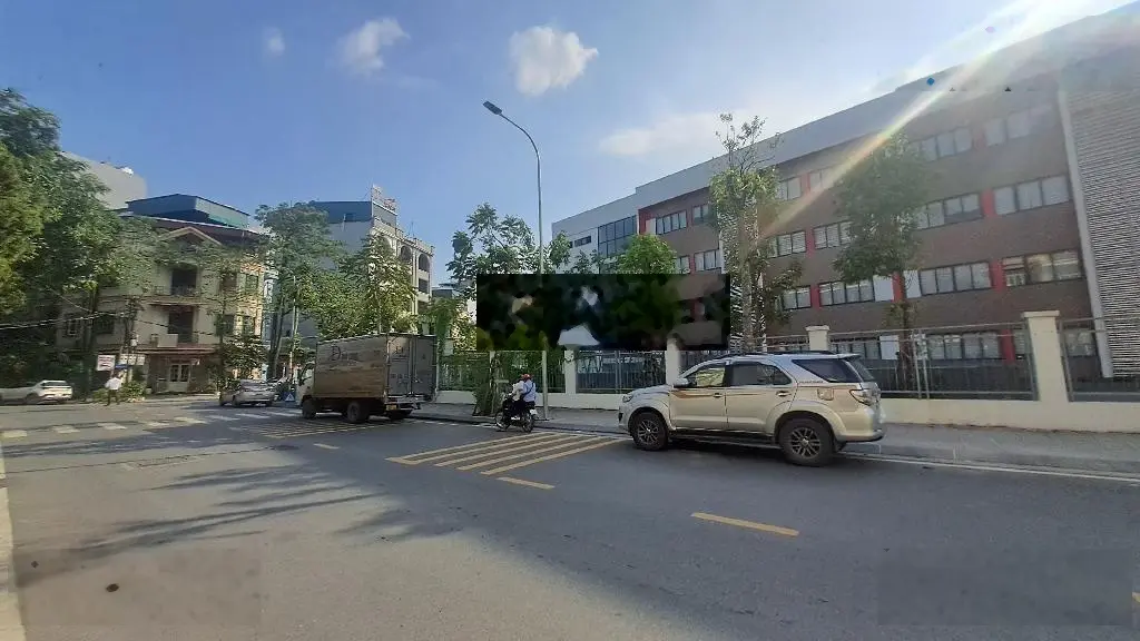 Tái định cư thạch bàn 100m2 mặt tiền 6,8m vỉa hè rộng gần hồ điều hòa