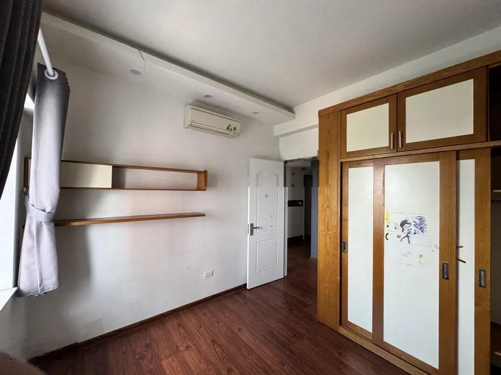 Bán căn nhà chung cư việt hưng quận long biên 91m2, nhà mới 4tỷ chín lăm.
