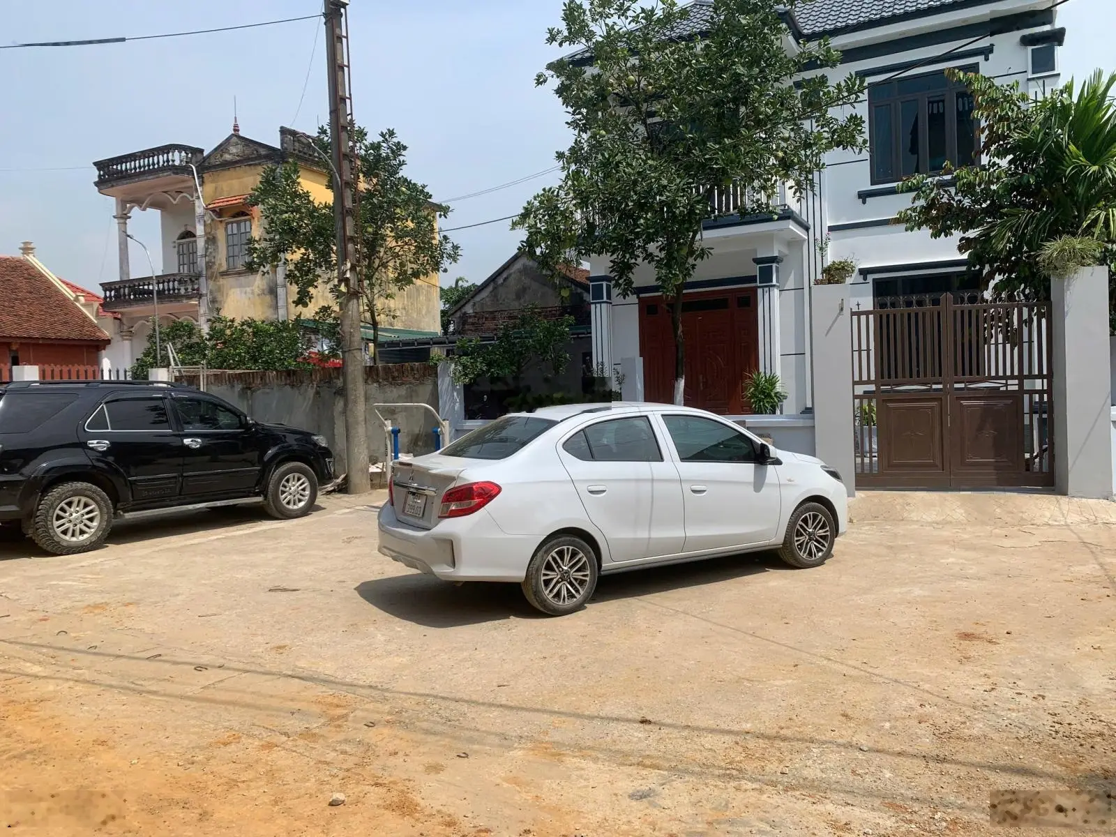 Bán lô đất 69,3m2 full thổ cư . Đất bằng phẳng, vuông vắn, ranh giới rõ ràng .Giá chỉ nhỉnh 1tỷ xíu