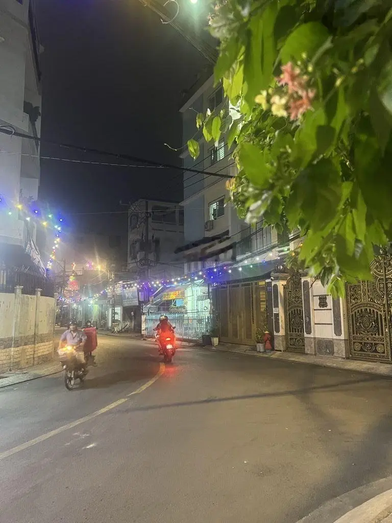 Nguyễn Trọng Tuyển, giáp Phú Nhuận, gần sân bay, khu vip, hẻm xe hơi, 2 tầng, 70m2, giá 8,89 tỷ