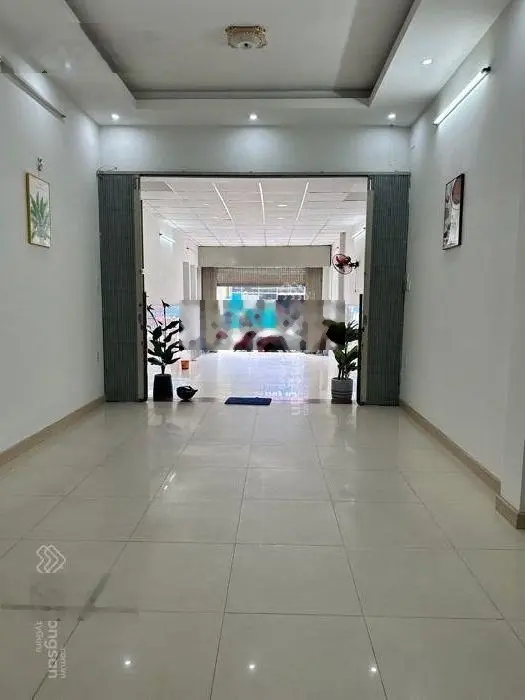 Nhà 4 tầng, mặt tiền đường Nguyễn Văn Quá, 4mx24m. Gần công viên Cây Sộp