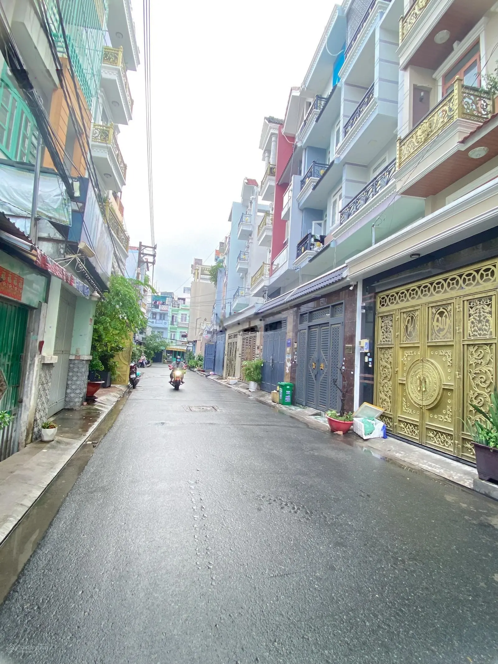 Nhà 4 tầng, 50m2, cạnh tên lửa, hẻm xe hơi thông, khu dân trí chỉ 5,2 tỷ (tl)