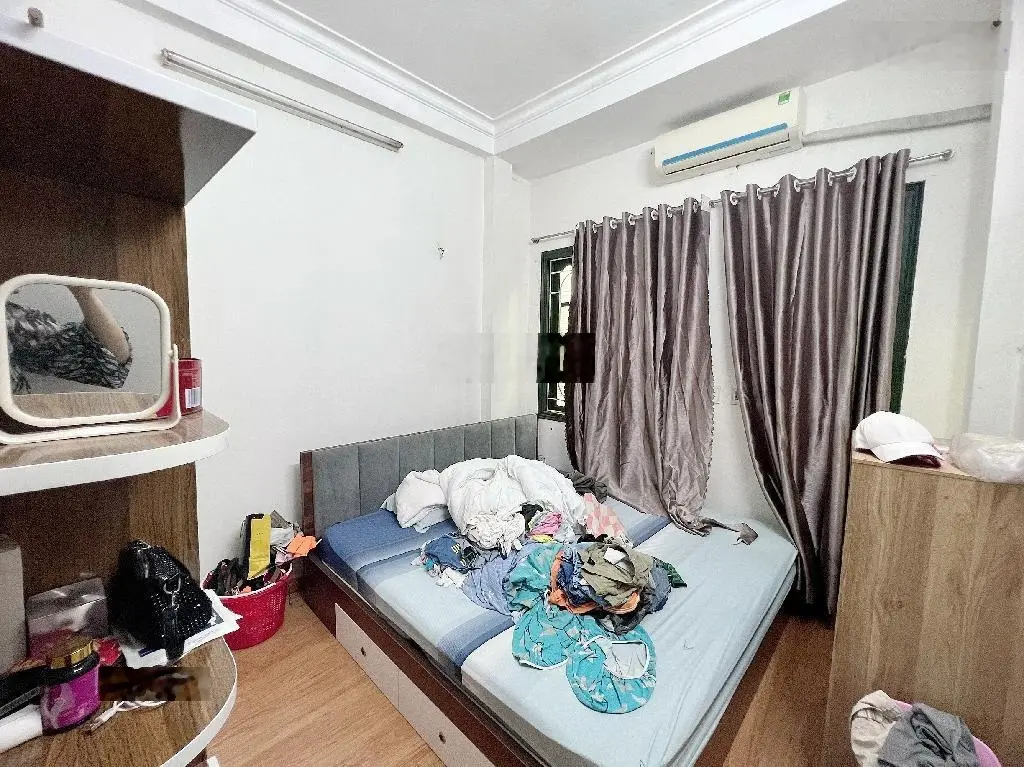 Bán Gấp Căn Lô Góc + Mặt Tiền . Đường .Trần Phú _ Hà Đông , DT 40m2 , 4 Tầng , Giá : 16 Tỷ