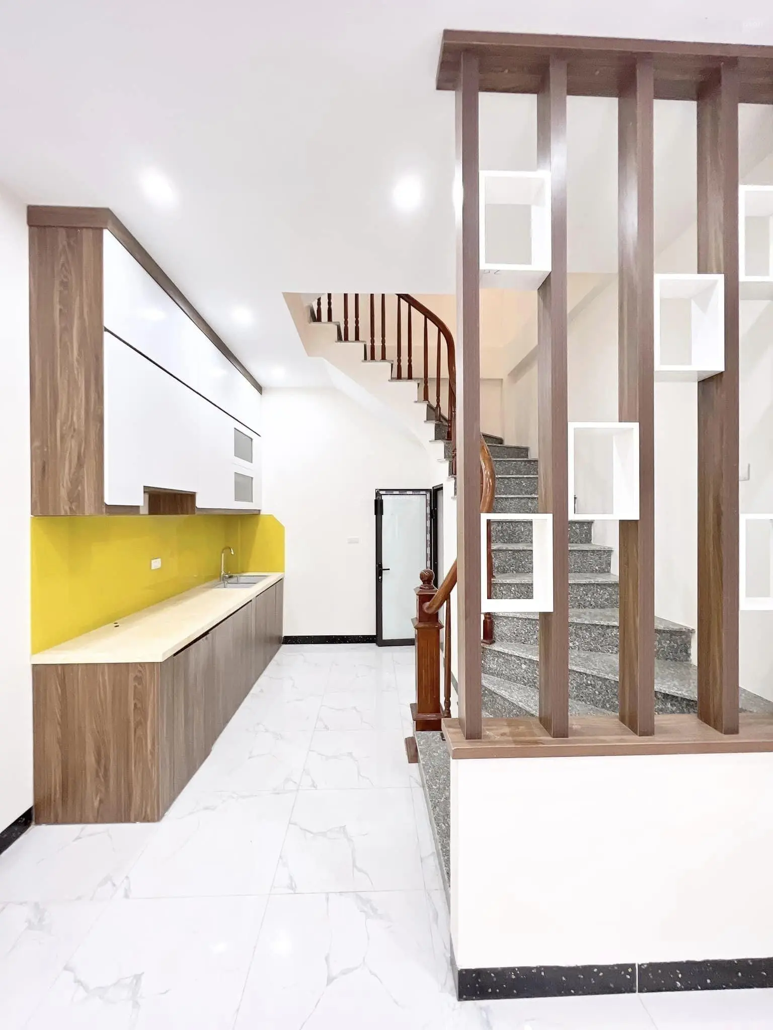 EM CÒN ĐÚNG 1 CĂN NHÀ 4 TẦNG DT:32M2 VỊ TRÍ ĐẸP.NGÕ RỘNG, THÔNG THOÁNG. Ô TÔ ĐỖ CỬA. GIÁ CHỈ 1,9 TỶ