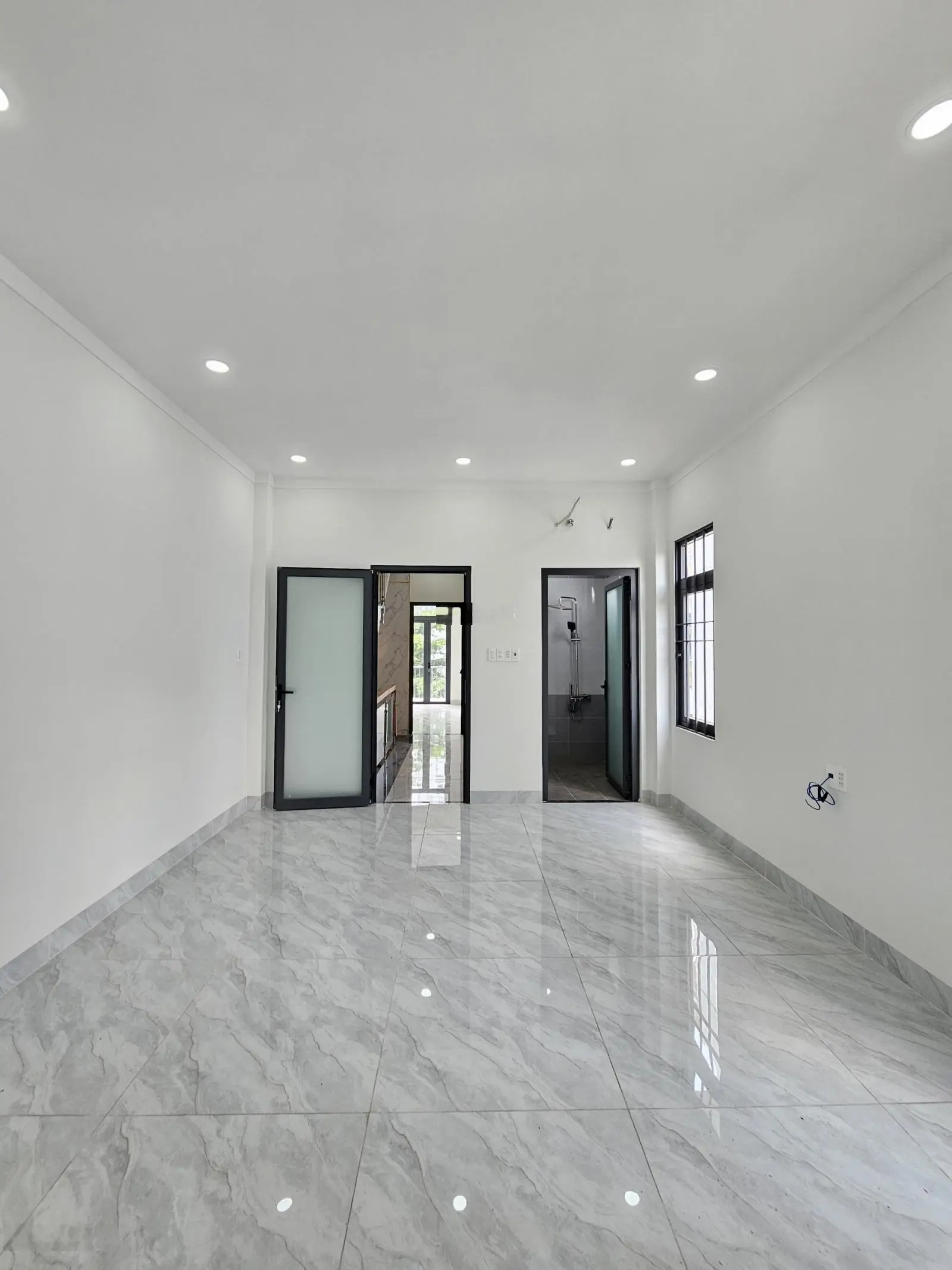 3 tỷ 950 bán nhà 2 mặt tiền 1 trệt 2 lầu KDC đẹp, P. Bình Chuẩn, TP. Thuận An