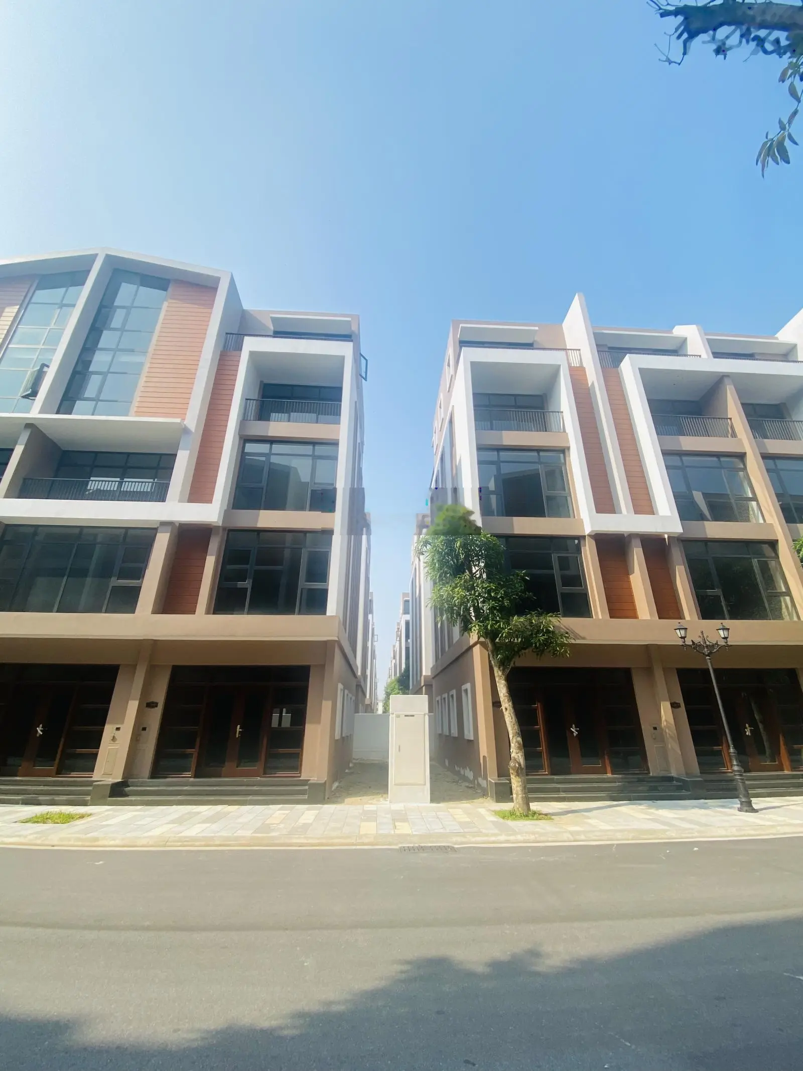 Xẻ khe AD15 - 44 - giá tốt DT đất: 78,0m2 DTXD: 201,4m2, đẹp thế này không mua thì phí ạ