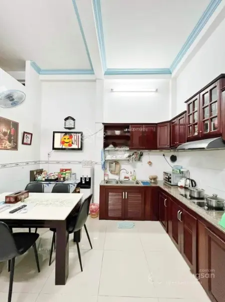 Nhà sổ hồng,full thổ cư, đường 6m, 2 lầu 3 phòng ngủ 1 phòng thờ, 2bancol, NH hỗ trợ 80%, HH 1%MG