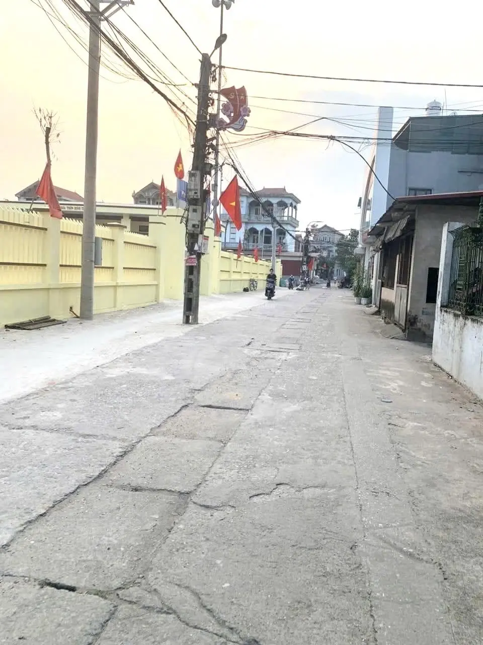 Chủ bán Trục chính Thông Liên Xã, Bìa Làng Dục Tú, Đông Anh 99m Ô tô tránh.