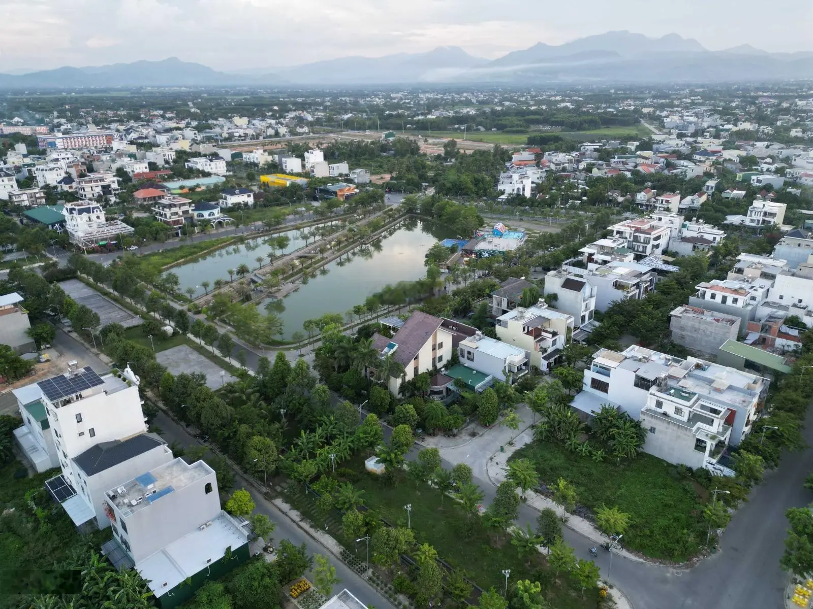 Bán đất mặt tiền Trương Quan Cận lô sạch đẹp đối diện công viên