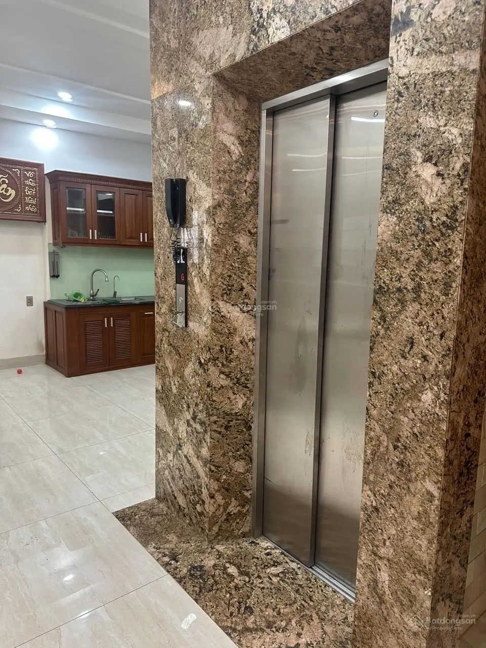 Bán nhà 4 lầu 5PN 6WC, thang máy full nội thất MT Bưng Ông Thoàn, Phú Hữu Q9 giá 15,2tỷ