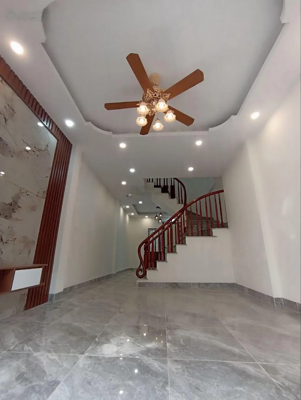 Bán nhà lô góc 60m2, 3.05 tỷ, ra Tố Hữu 7 phút.