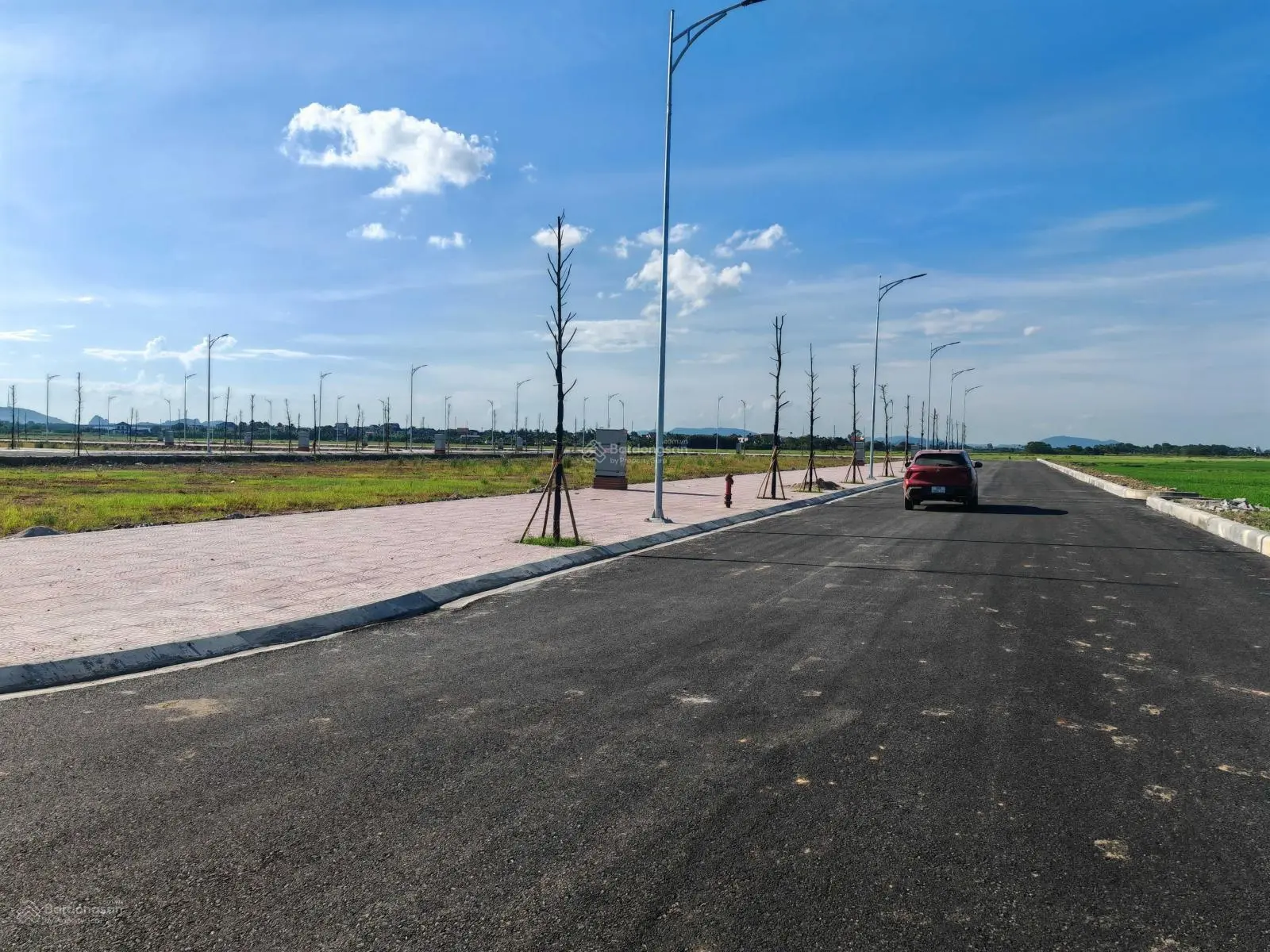 Siêu rẻ! Đất đấu giá TP Thanh Hóa 100m2 đường rộng 18 - 27m giá chỉ hơn 7tr/m2 cách Vinhomes 4km