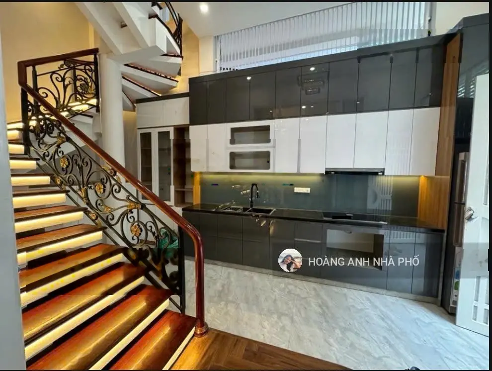 Chính chủ bán nhà Hồng Tiến, 65m2*5 tầng, căn góc, 10.8 tỷ. Miễn TG